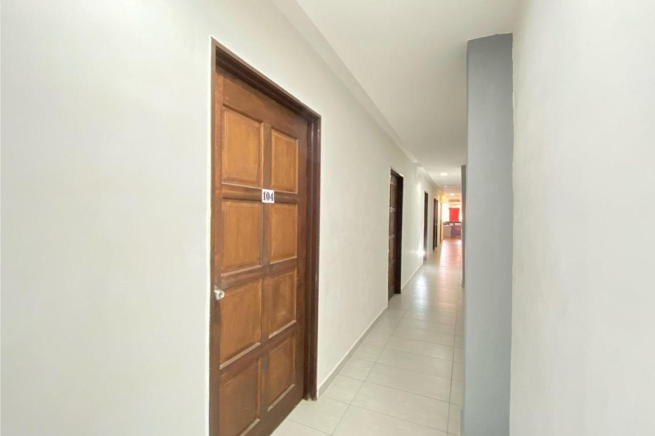 Spot On 90283 Twenty Seven Muntri Hotel ทานจุงบุงาห์ ภายนอก รูปภาพ